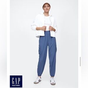 GAP Runaround Cropped Blue Cargo Pants
